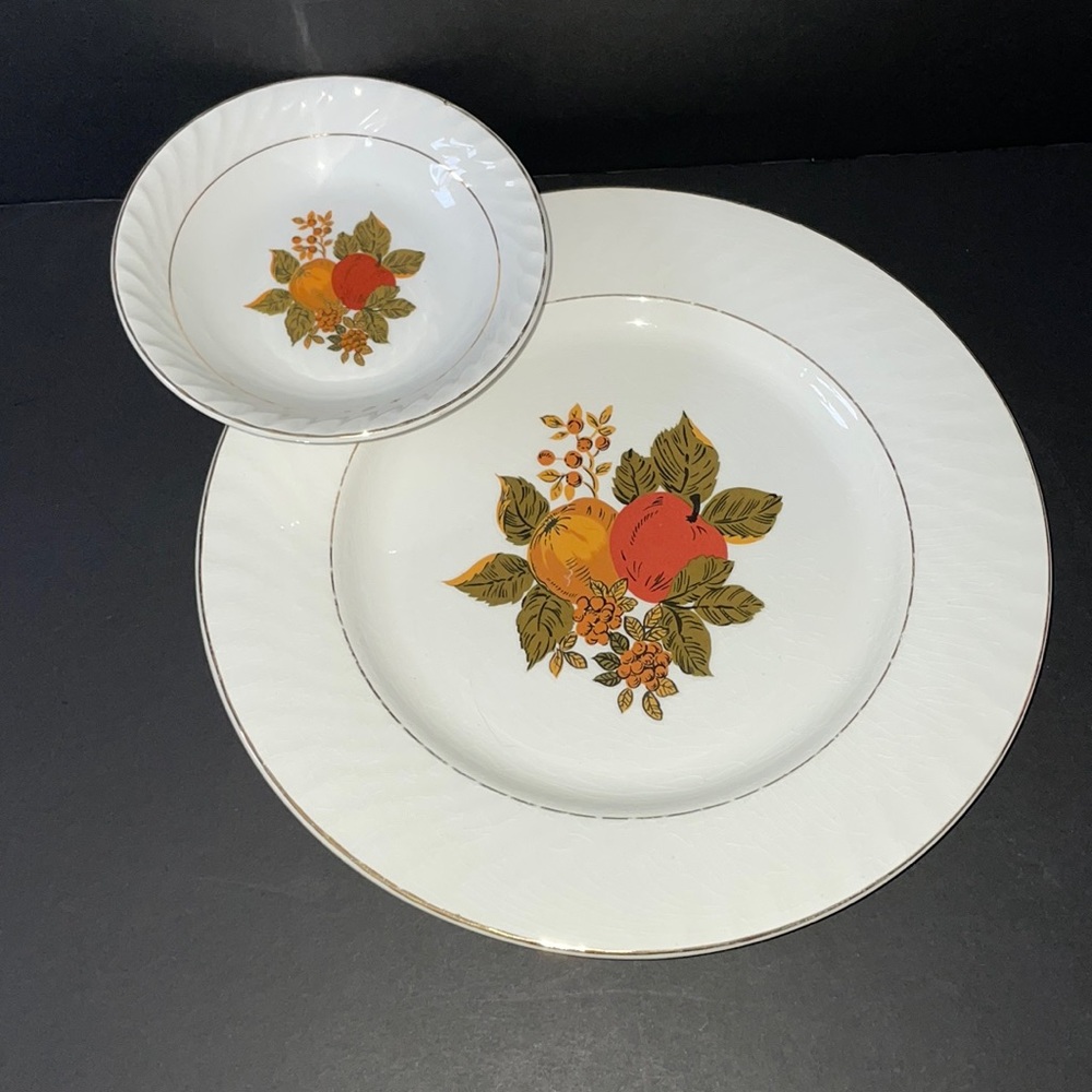 Wedgwood Tunstall LTD English Harvest Dinner Plate & Berry Bowl Vintage